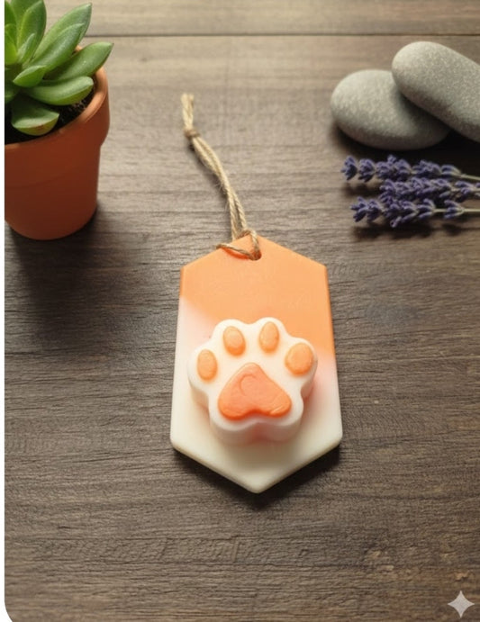 Suspension parfumée patoune Ambre chaud( un don de 1 euro sera reversé a l' association un poil d espoir )