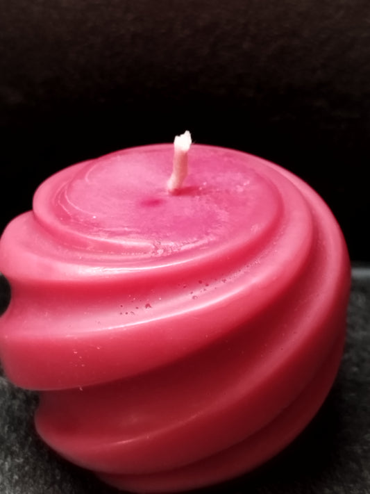 Bougie avec une petite imperfection sur le dessus parfum sucre d orge