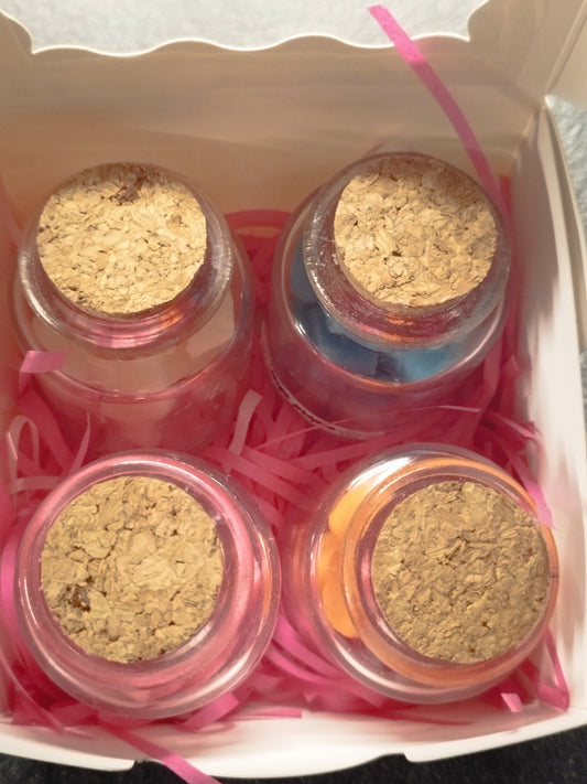 coffret de 4  petits pots de fondants cœurs avec bruleur cœur