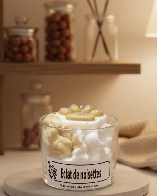 Bougie patoune :éclat  de noisettes un don de 3 euros seront reversés a l association un poil d espoir